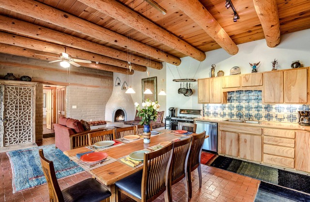 Canyon View Retreat - Ruhige Umgebung, All-Adobe-Startseite mit Aussicht und Whirlpool