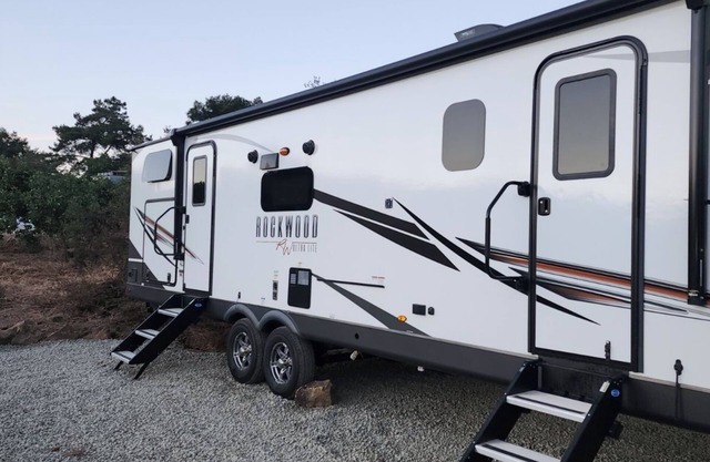 Canyon views surrounding you, you’ll feel a sense of peace and quiet in this RV