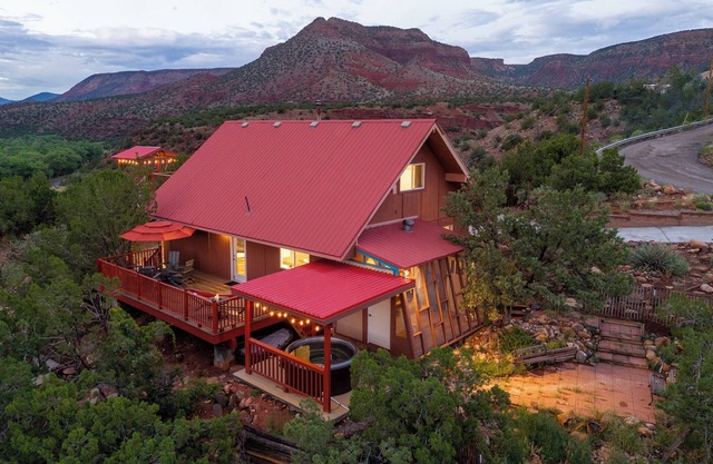 Canyon Vista Cottage- Hot Tub and Heavenly Views