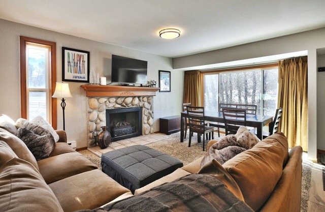 2 br gegenüber von Park City Canyons Village Views!