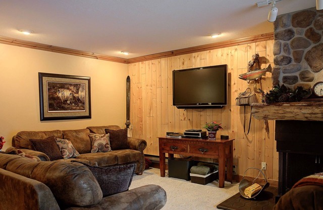 Canyons View 7: Beautiful 2 Bedroom 2 bath vacation rental condo. Walk to the Cabriolet Lift