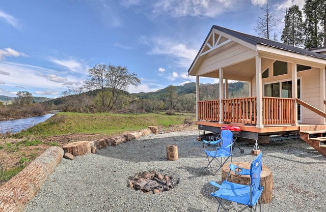 NEW! Canyonville Tiny Home on South Umpqua River!