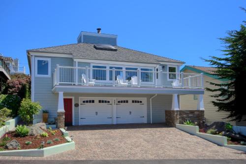 Cape Cod Charm By The Sea