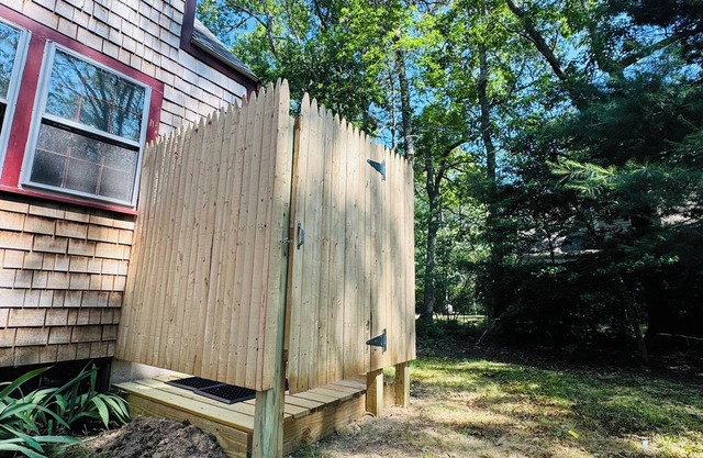 Cape Cod Gem: Steps to a sandy pond, minutes to beaches and restaurants!