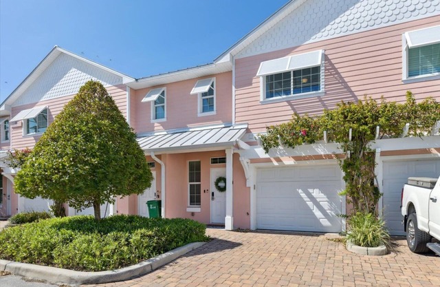 Cape Crossing Dream w/Pool, BBQ & Gym - Near Marina, Beach & Shops!