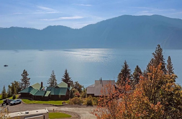 Cape Horn House · Bayview, Idaho ~ 4 Bd/ Sleeps 10-Lakeview