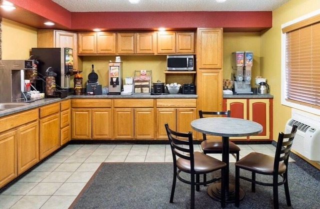 Capital O Amerihost Inn and Suites Kingdom City Hwy 54 MO