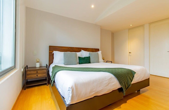Capitalia - Spacious-Clean-Modern