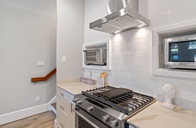 Capitol Hill Hidden Gem with an impeccable roof top view!