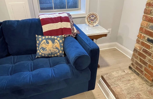 Capitol Hill Home! On Site Parking, Washer/Dryer, Full Kitchen, Walk to Capitol