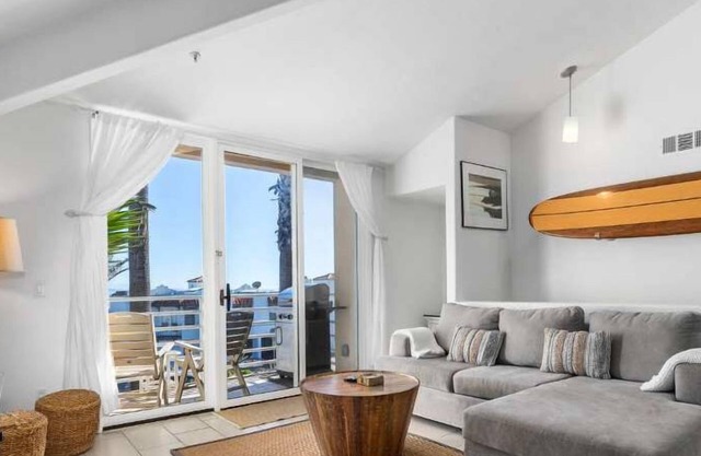 Capitola Village Condo - 1 min walk to beach