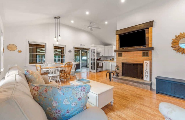 Cappawack Cottage | Charming 3 BDR by John’s Pond