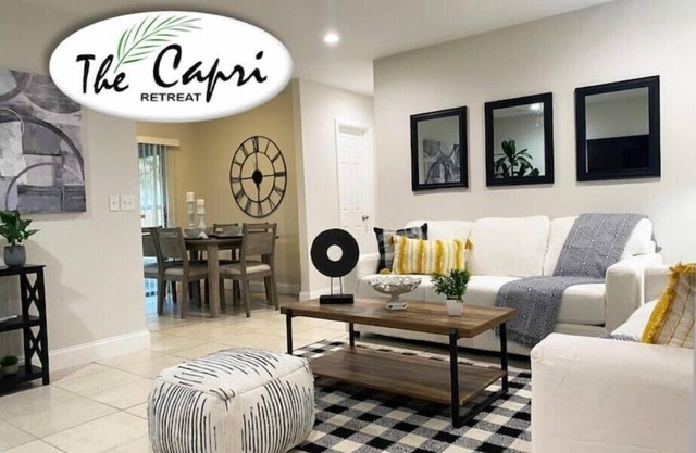 CAPRI RETREAT.★★★★★ 8. NEAR BEACHES / PGA / DOWNTOWN / ROGER DEAN STADIUM