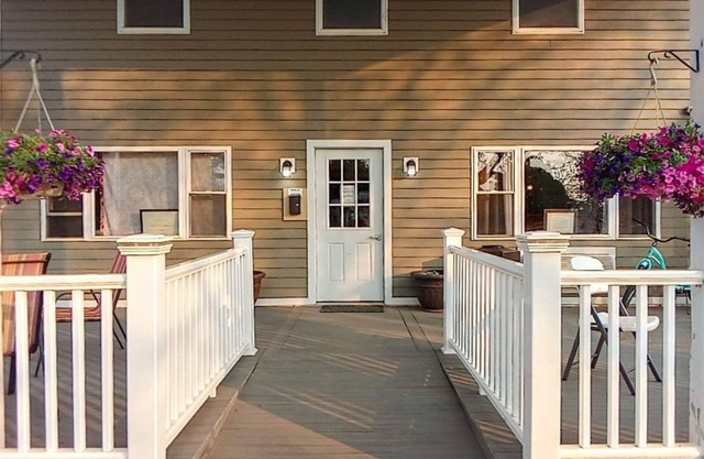 Capt.'s Inn & Suites