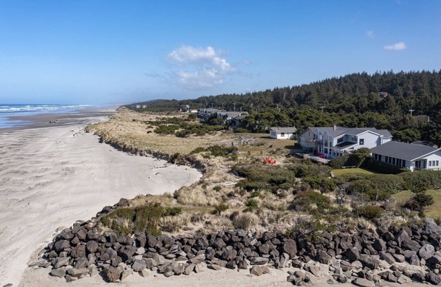 Direkt am Meer, Zugang zum Privatstrand, WLAN, Whirlpool, Feuerstelle, 6 Schlafzimmer, Schlafmöglichkeiten für 14