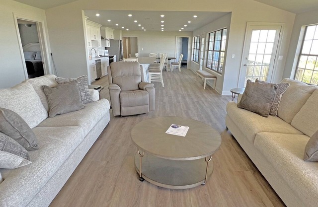 Captain Black - Beachfront - Island Realty