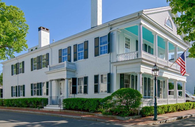 Captain Morse House - Luxury, Waterfront, Town, & Beaches - 5 stars