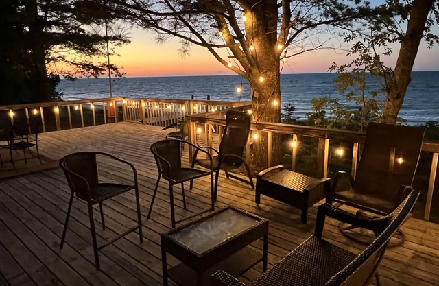 Captain's Cottage Lake Superior Beachfront Deer Park