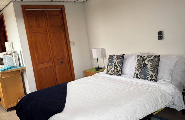 Captain's Quarters Private Suite