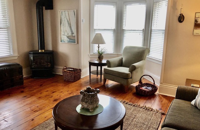 Captains Quarters - charming Canal front guest cottage .