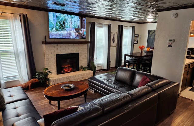 Captains Quarters-Highly Rated 2.5 mi. to Capital!