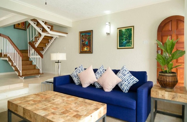 Captivating 2-Bed Town-House in Kingston