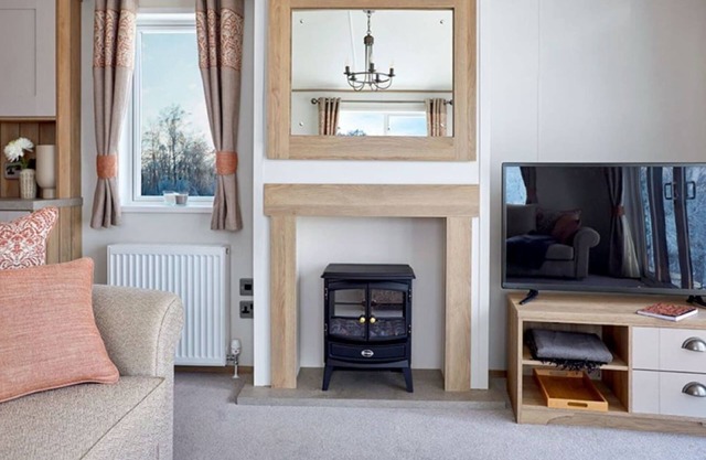 Captivating Bluebell Lodge 2-bed Cotswolds caravan