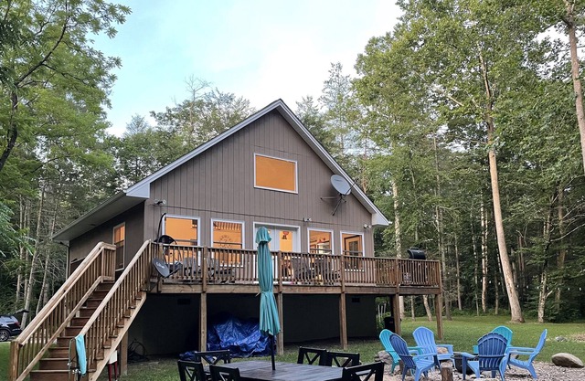Cozy Creekside cottage on 5+ acres in the Shenandoah