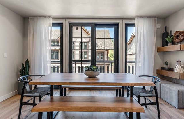 Captivating Condo| Fireplace and Balcony