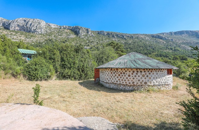 Wohnwagen 'Case Africaine' mit Bergblick, gemeinsamer Terrasse und WLAN