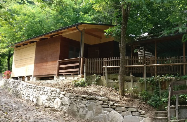 Wohnwagen "Le Sorgenti - Chalet 42" mit Bergblick und Privatem Garten