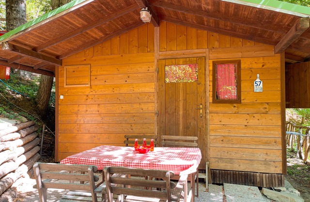 Wohnwagen "Le Sorgenti - Chalet 57" mit Bergblick und Privatem Garten