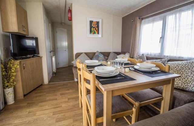 Impeccable 4-bed Caravan in Clacton-on-sea