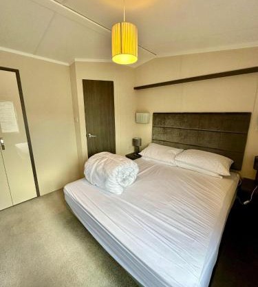 Caravan - Sleeps 4 - Pool - Pet Friendly