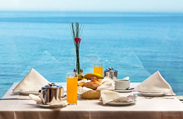 Carcavelos Beach Hotel