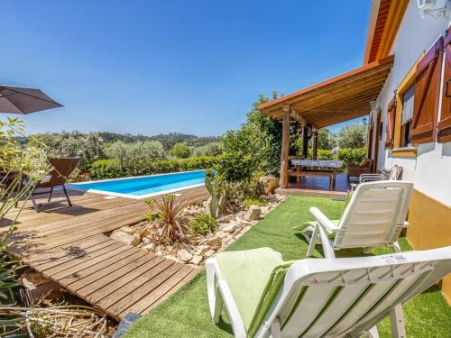 Carcavelos Villa with Pool