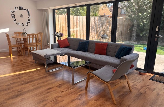 Cardiff Central 3-bed Home | Parking | Garden Pool Table