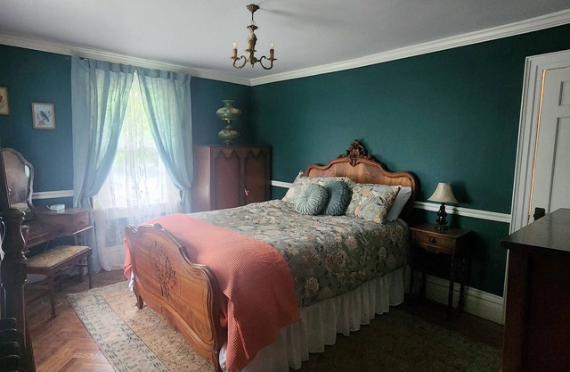 Cardinal Farm-The Bluebird Room