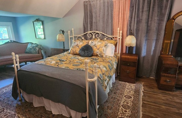 Cardinal Farm-The Cardinal Suite