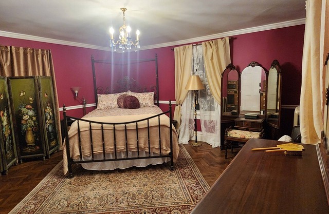 Cardinal Farm-The Sparrow Room