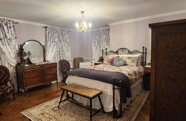 Cardinal Farm-The Wren Room