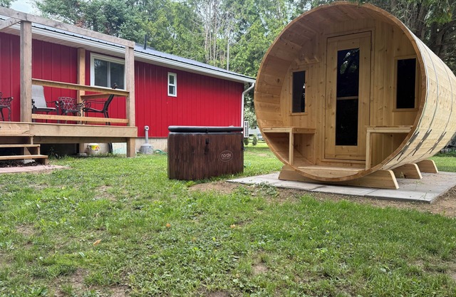 Cardinal Landing – Private Luxury Getaway with Sauna, Cold Plunge & Nature