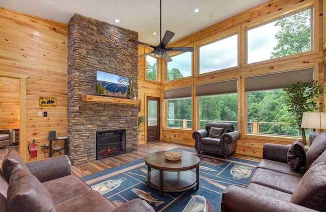 Cardinal Pool Cabin – 2BR Mountain Retreat with Private Indoor Pool, Hot Tub &am