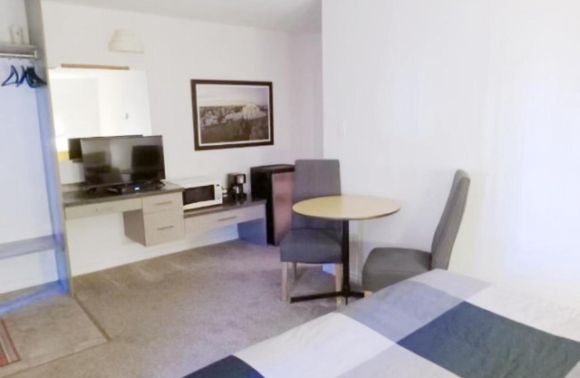 Cardston Inn