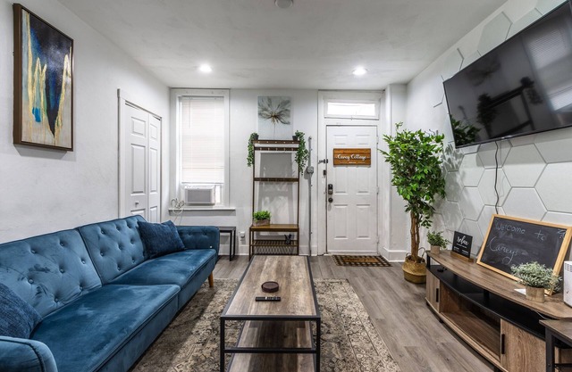 Carey Cottage 🏡 - Cozy 3BR Stay in ❤️ of Southside!