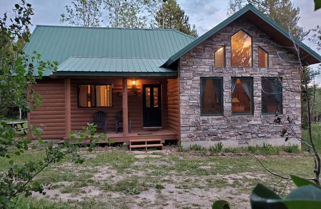 Caribou Crossing Cabin Yellowstone