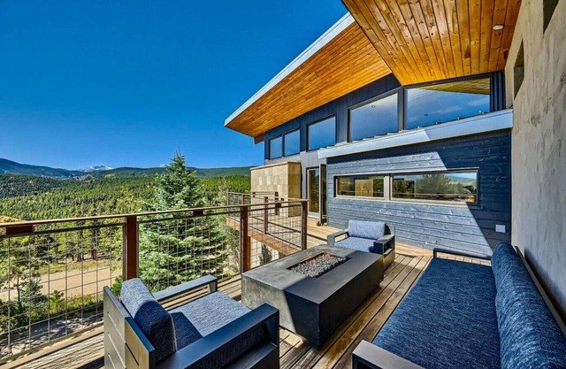 Caribou Ridge Luxury Home and Popular Wedding / Events Venue!