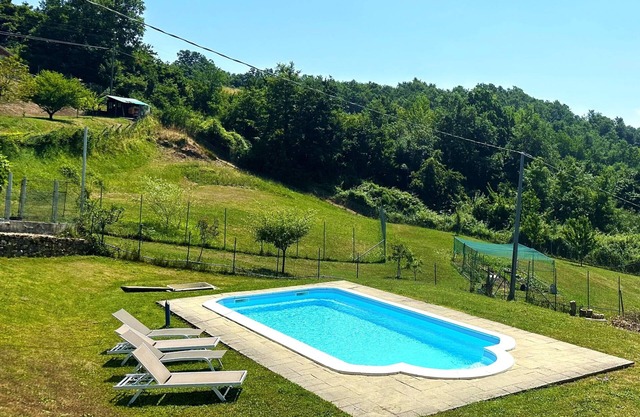 Carina in Toscana, garden apartment with private pool in beautiful Garfagnana.