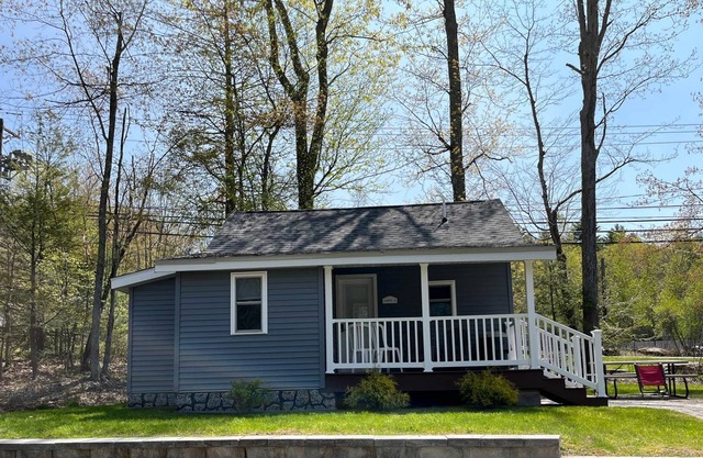Carins 6 - Lakeside Cabins
