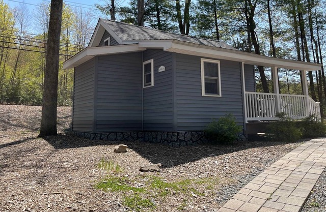 Carins 8 - Lakeside Cabins